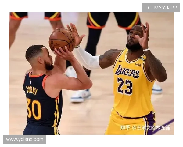 NBA赛季激烈开局 洛杉矶湖人队与金州勇士队展开强强对决 NBA赛季激烈开局 洛杉矶湖人队与金州勇士队展开强强对决