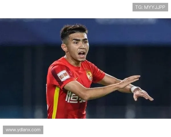 中国足球超级联赛新赛季引人关注 新星崭露头角 本土球员表现抢眼